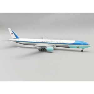 INFLIGHT / AIR FORCE ONE / B777-300ER / B-USAF-773-01P / NEW